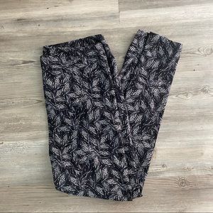 LuLaRoe Tall & Curvy Black Print Leggings